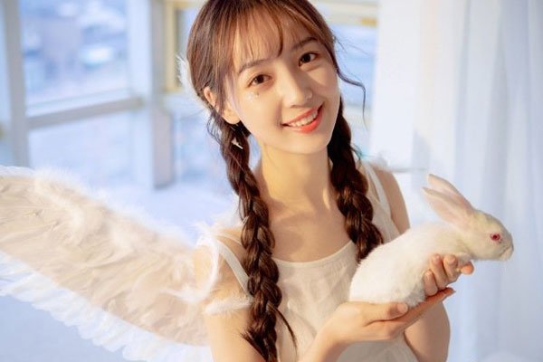 吴亦凡女朋友叫什么名字 还没出道就蹭热度红了的凡嫂戏太多