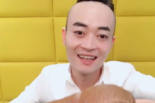 ��θ�����Ʊ�˭�� ������һ��С�¾��־����ִ�α���