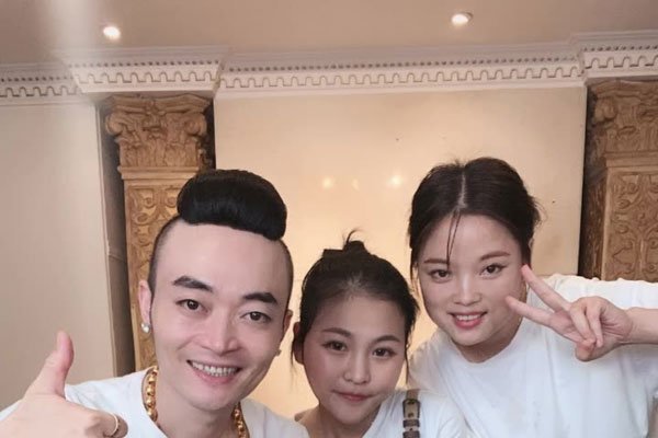 ��θ�����Ʊ�˭�� ������һ��С�¾��־����ִ�α���