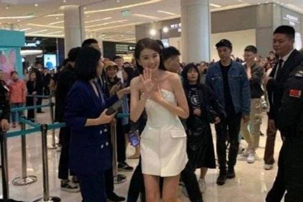 ��������������� ����С��˿��Ȼ�ɹ�׷�����Լ�ż��