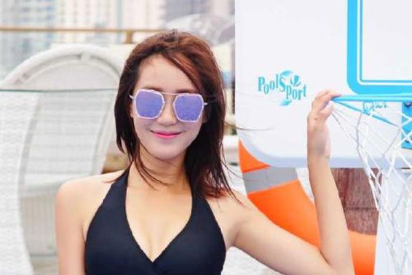 女人穿入水即溶比基尼的感觉 终于有替男同胞出口气的道具了