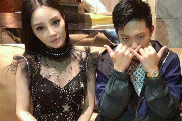 ��С贺�˭����һ�� ������˶������Ϲ����������ǲ���