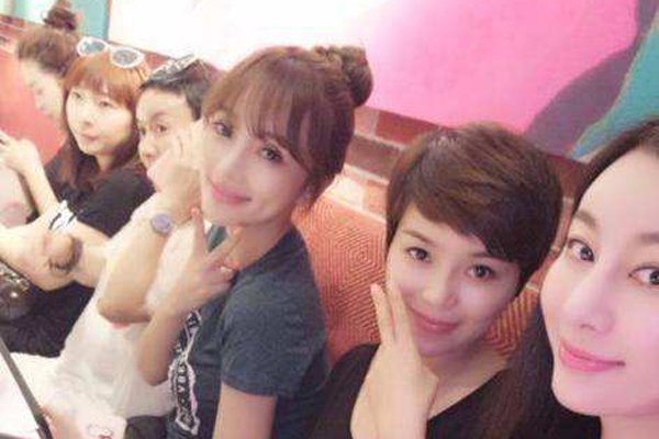 ��С贺�˭����һ�� ������˶������Ϲ����������ǲ���