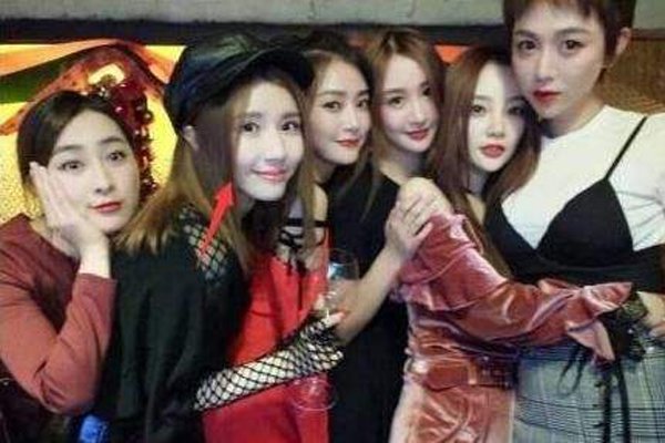 ��С贺�˭����һ�� ������˶������Ϲ����������ǲ���