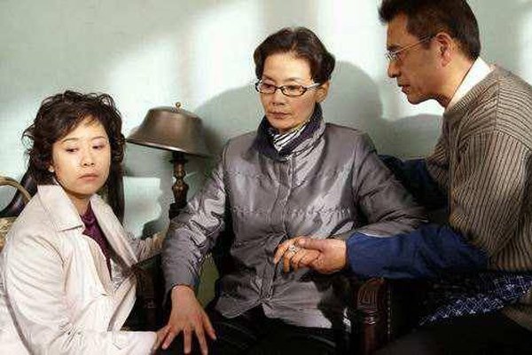 �Ϻ�������Ů����״ Ů������������˭����