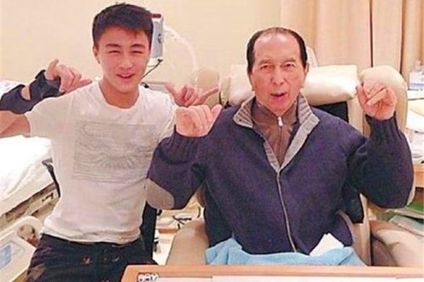 赌王何鸿燊的命局特点 进入ICU有钱就能够续命