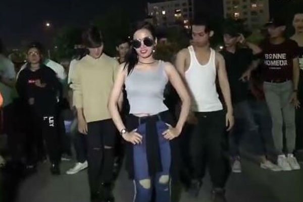 ����Ů�������ɧ������������Щ ��������+���������趼ʲô��