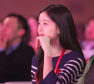 章泽天家里是做什么的 虽不是富二代但家境殷实