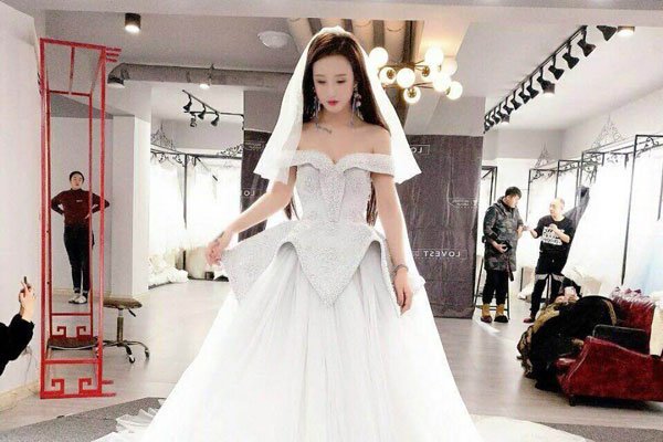 �ڰ��������Ҽζ���ʱ�����˱��� ���Ҽζ����ĸߵ�