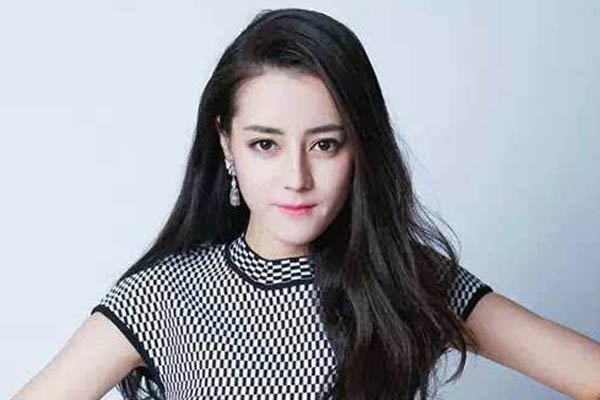 迪丽热巴没有穿内衣 那些女性不穿内衣上头条