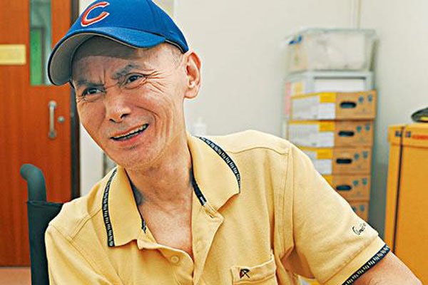 泰国最美人妖和刘家辉的合影 晚年凄惨瘫痪还被抢财产