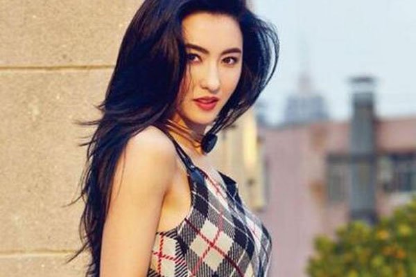 张柏芝吃鸡照艳全集 张柏芝的电脑维修照片外泄