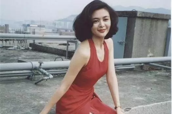 ��֮�ո���һ����Ϳ �߶�������˶��������е�Ů��