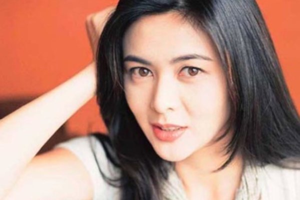 ��֮�ո���һ����Ϳ �߶�������˶��������е�Ů��