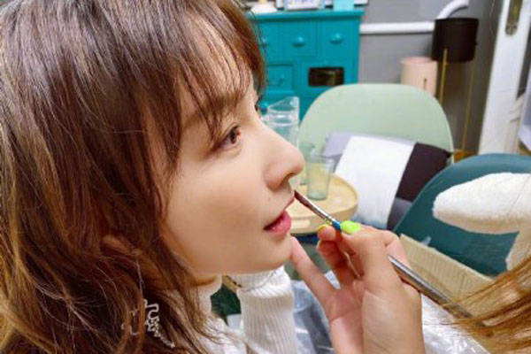 �����һ�޾ͱ��� �������۱�ʾŮ����̫����