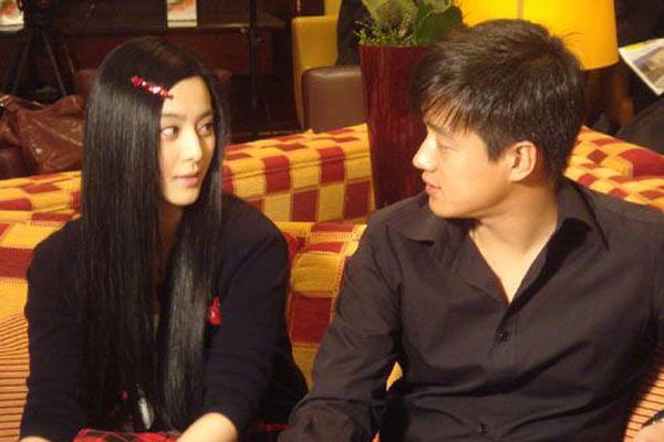 范冰冰和佟大苹果厕所 在厕所亲密互动的片段