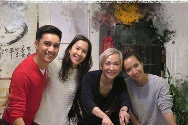 �ల�������󷢵�Ů�� �����˽��9���¾������û�к���