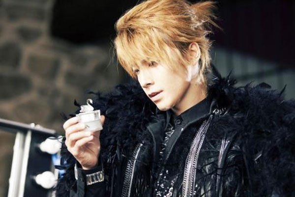 ����������iu ����Ϊ��һ�ж��������