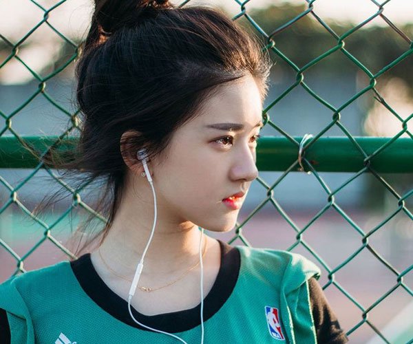 ����Ů������˭ ����¶˼��������Ϊ��ǰ;����