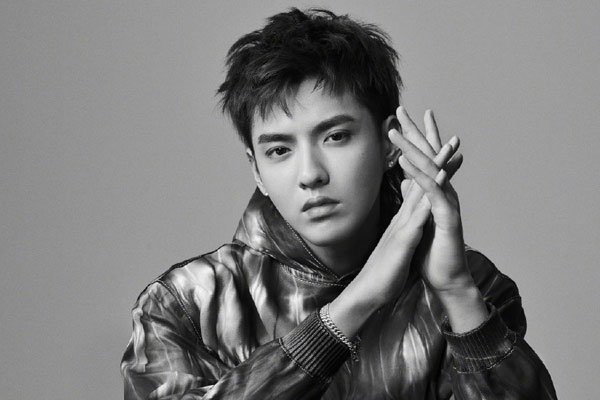 电鳗吴亦凡选妃 这个人真的是除了帅没有别的长处了