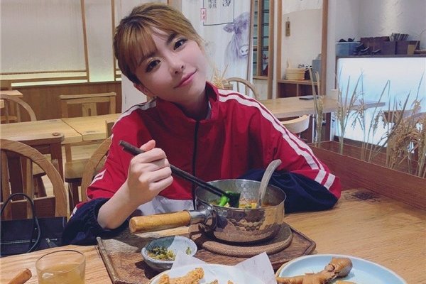 �������黷�Ŵ�߶���Ƭ ��ΪӢ������Ů��˵��Ȼ���ܹ�ע