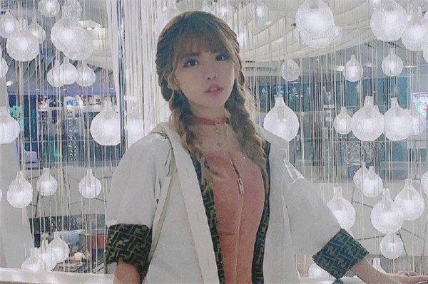 �������黷�Ŵ�߶���Ƭ ��ΪӢ������Ů��˵��Ȼ���ܹ�ע