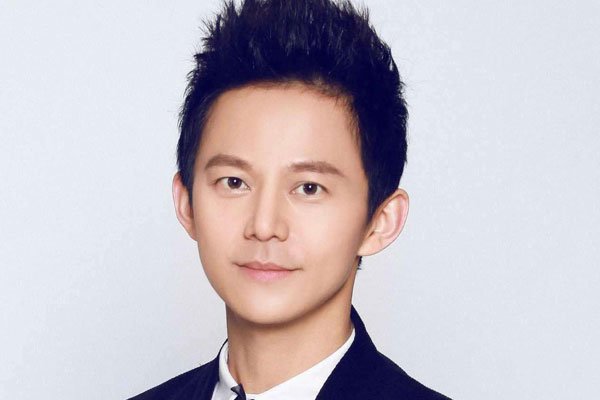 何炅一家三口图片 为啥不结婚不承认已婚