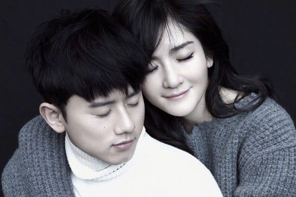 何炅一家三口图片 为啥不结婚不承认已婚