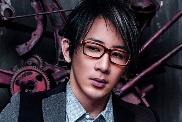 刘谦为什么突然不火了不上春晚了 跪拜门为什么给日本人跪着磕头