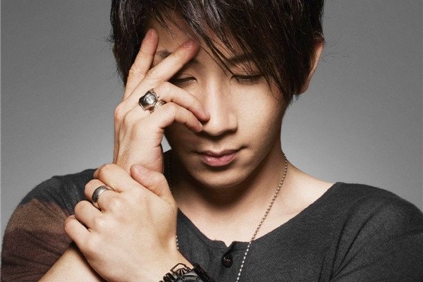 刘谦为什么突然不火了不上春晚了 跪拜门为什么给日本人跪着磕头