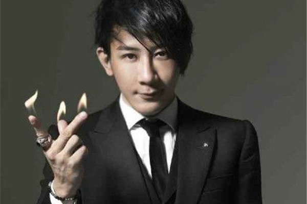 ��ǫΪʲôͻȻ�����˲��ϴ����� �����Ϊʲô���ձ��˹��ſ�ͷ