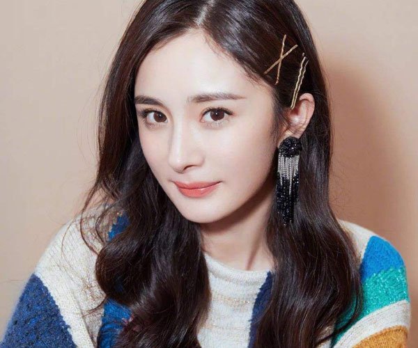 ���ݴ�߶ȵ�д��ͼƬ �߲���Ů��������Ȧ�е�ȫ�����˲�