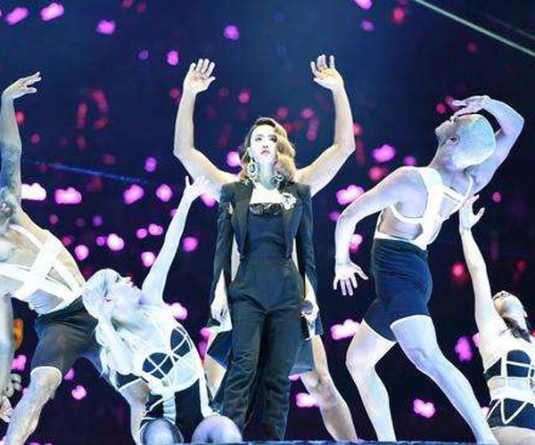 �������ݳ��ᰡ�����������׸� ��������Ϊһ�󿴵�