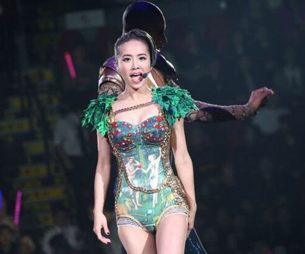 �������ݳ��ᰡ�����������׸� ��������Ϊһ�󿴵�