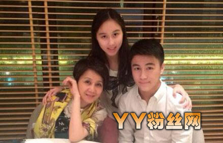 赌王17岁女儿何超欣个人资料男友照片 何超欣英国出车祸怎么回事