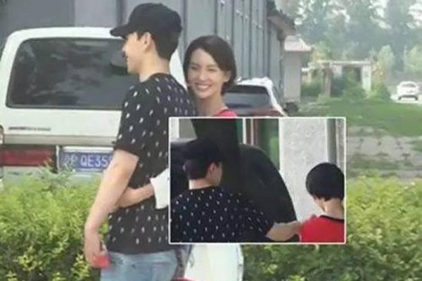 �𳿸������ϼ�� ����������Ůһ�ű�Ů���Žغ���