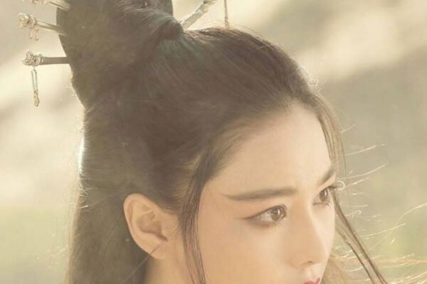 张馨予触碰到底线 要告何捷黑粉脑残