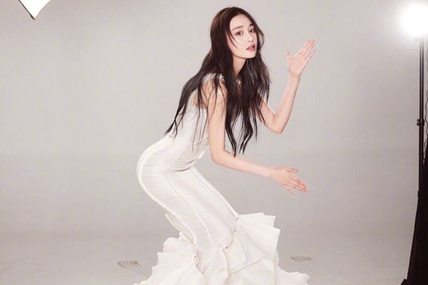 张馨予触碰到底线 要告何捷黑粉脑残