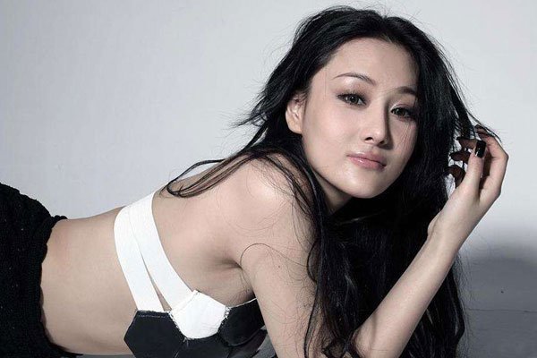 张馨予触碰到底线 要告何捷黑粉脑残