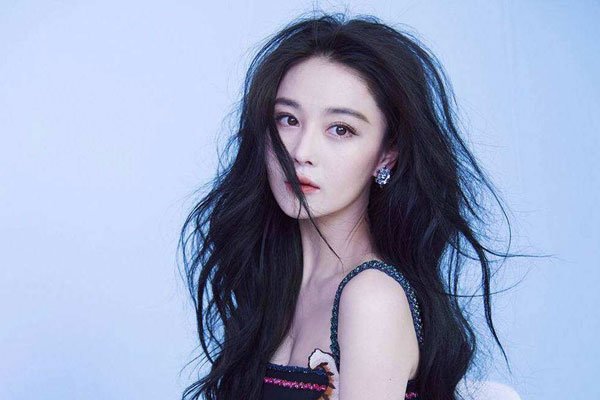 张馨予触碰到底线 要告何捷黑粉脑残