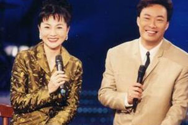 凤飞飞最经典十首歌曲 在台湾的地位比拟邓丽君