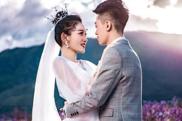 牌牌琦婚纱照图片 搞笑的气氛凤冠霞帔里有