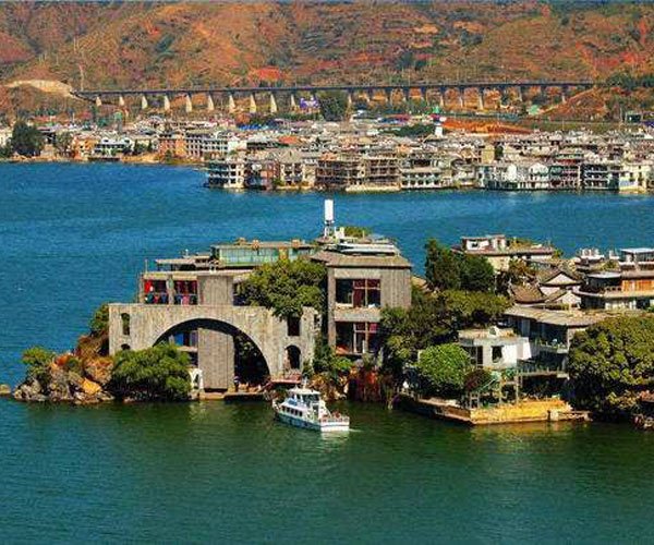 杨丽萍的太阳宫和月亮宫 位置在哪现在拆了吗