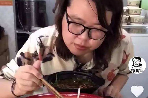 抖音浪老师大胃王是男是女 看了这个动作就完全知道了