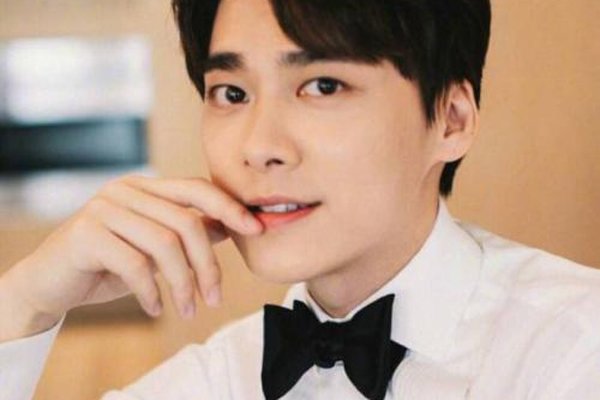 ���׷�̸������Ů�� ˵���Ҫ��ͷ����������Լ�����