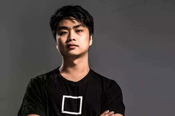 人皇sky到底有多强多厉害 他的手速没得黑六倍压枪也很稳