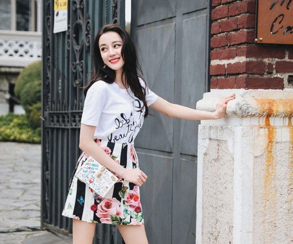 迪丽热巴的奶完全亮出来 超级性感平时只是不愿意露