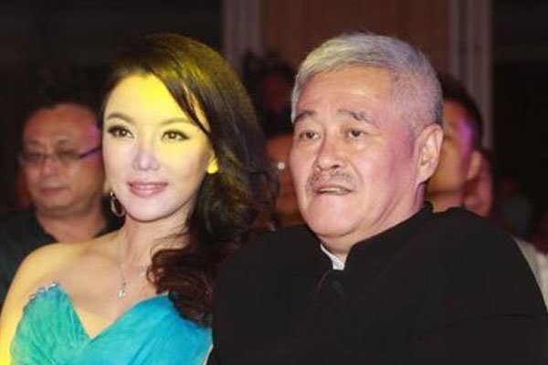 �Ա�ɽ�������� �Ű�֥�������ķɻ�����Ӣ��������С��