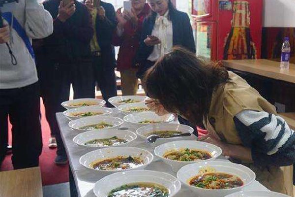 ����θ���������� 90���С��������180��ֵ����