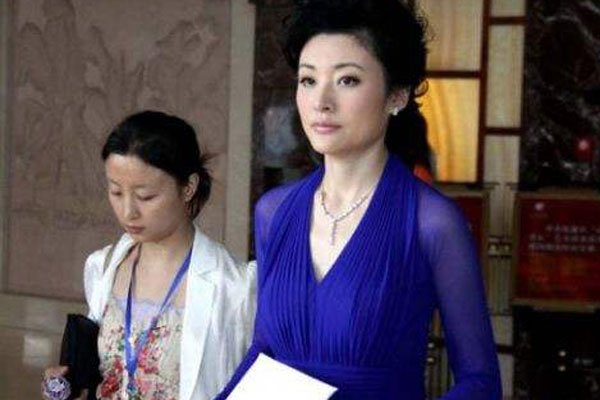 ���κͶ���˭������������� �����ϲ������Ķ�һ��